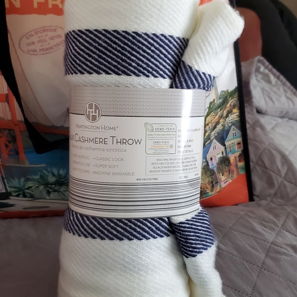 Huntington Home Faux Cashmere Blanket Brand New. - Picture 4 of 8